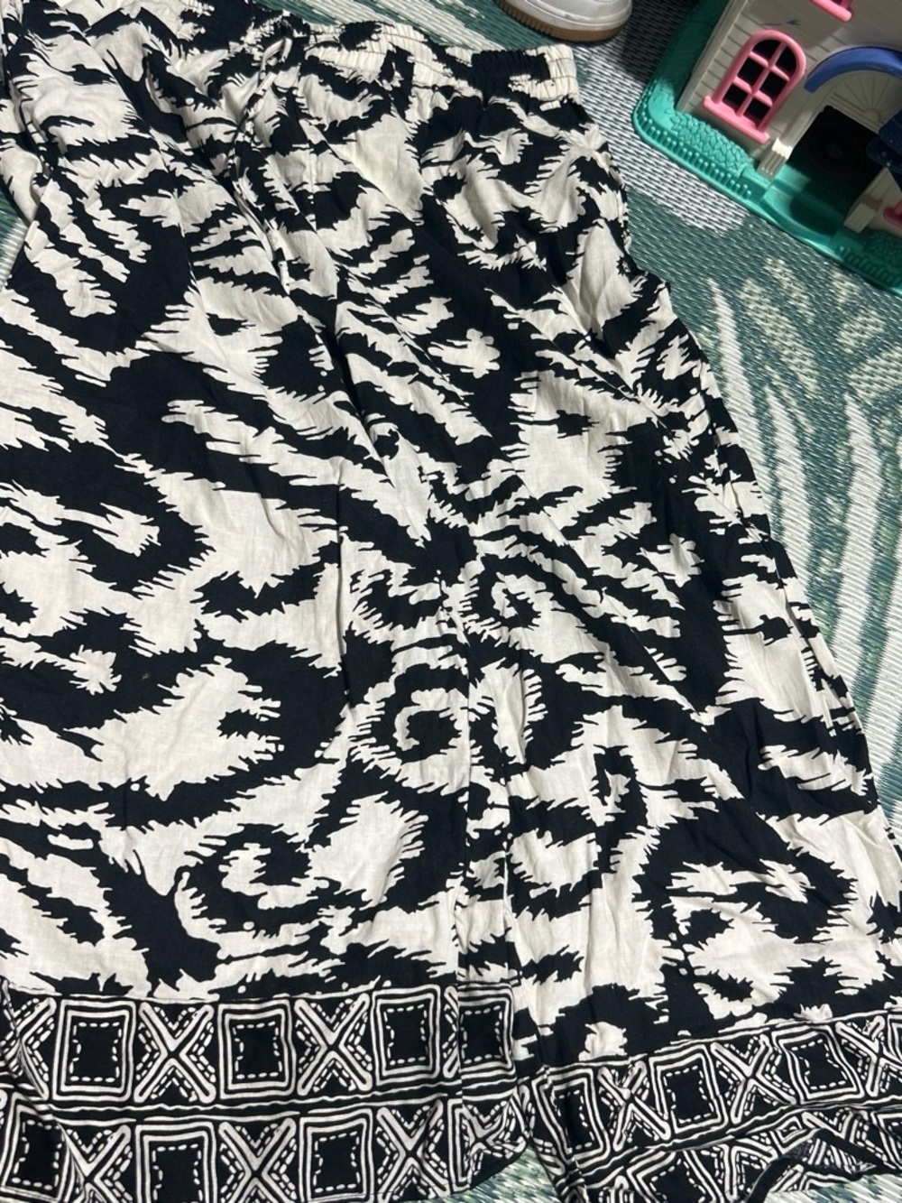 Rachel Zoe Black and White Abstract Print Skirt
